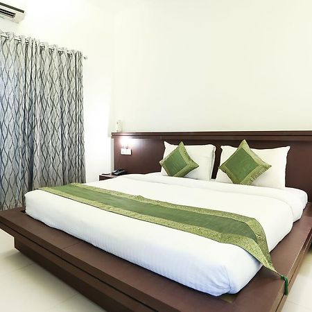 Treebo Trend Al Saj Convention Centre Kazhakuttam ภายนอก รูปภาพ