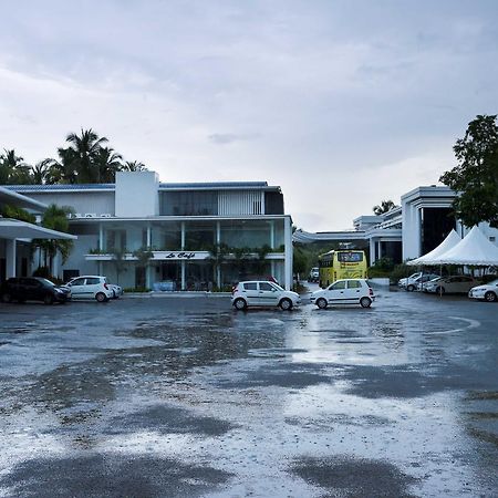 Treebo Trend Al Saj Convention Centre Kazhakuttam ภายนอก รูปภาพ