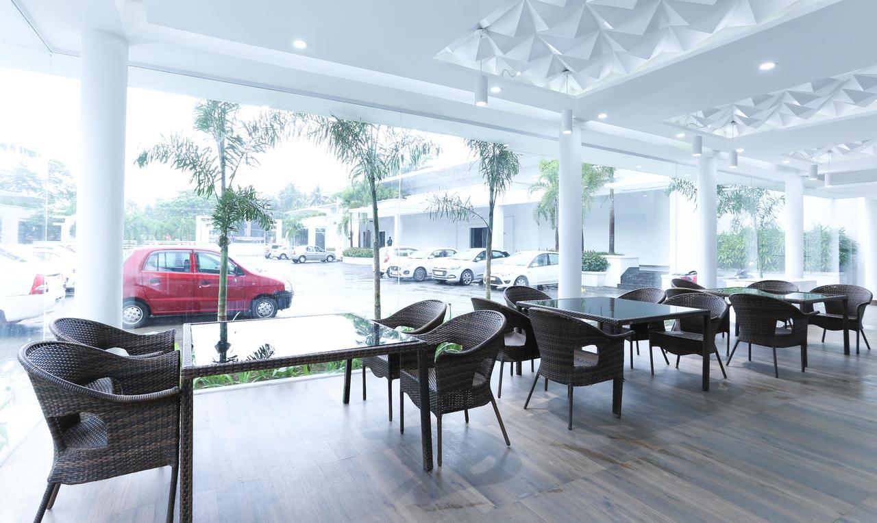 Treebo Trend Al Saj Convention Centre Kazhakuttam ภายนอก รูปภาพ
