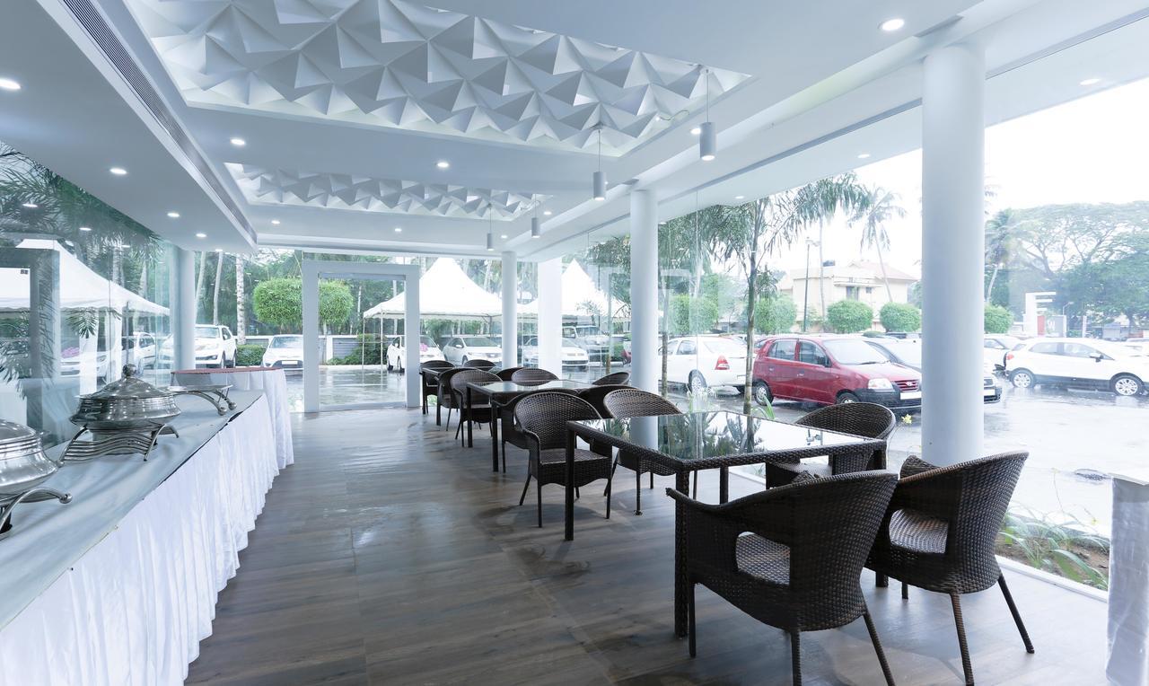 Treebo Trend Al Saj Convention Centre Kazhakuttam ภายนอก รูปภาพ