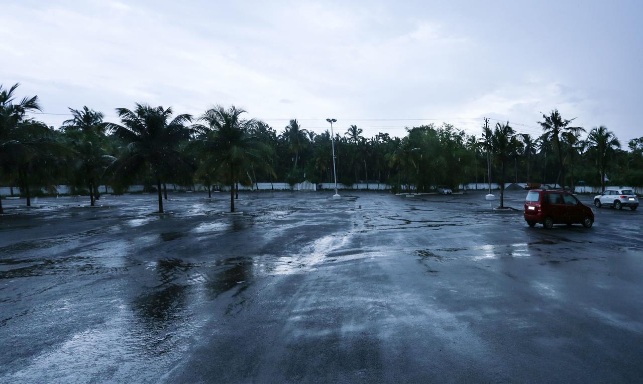 Treebo Trend Al Saj Convention Centre Kazhakuttam ภายนอก รูปภาพ