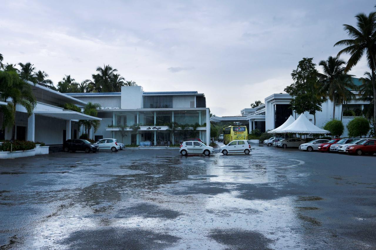 Treebo Trend Al Saj Convention Centre Kazhakuttam ภายนอก รูปภาพ