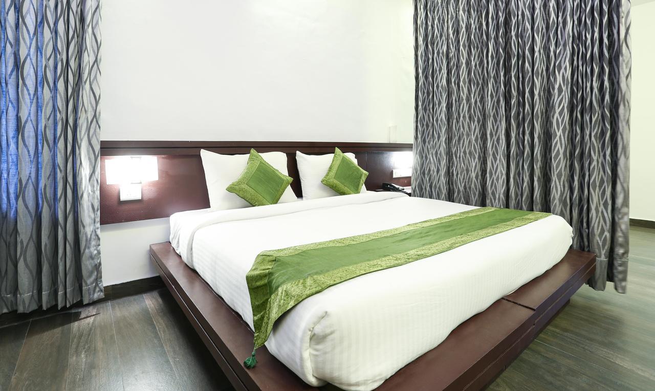 Treebo Trend Al Saj Convention Centre Kazhakuttam ภายนอก รูปภาพ