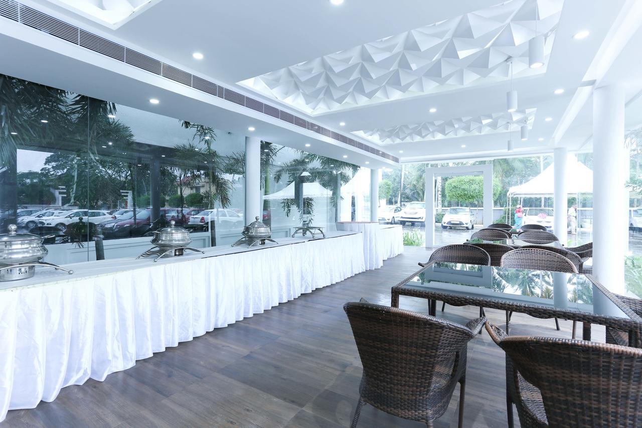 Treebo Trend Al Saj Convention Centre Kazhakuttam ภายนอก รูปภาพ